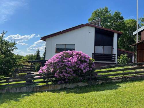 Aussenneu.jpg - Geräumiges Einfamilienhaus im Grünen!