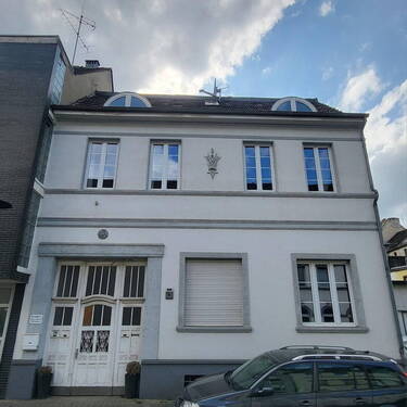 Hausansicht - 8 Zimmer Mehrfamilienhaus, Wohnhaus in Krefeld