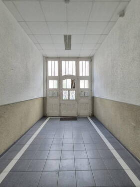 Hauseingang - Mehrfamilienhaus, Wohnhaus mit 316,00 m&sup2; in Krefeld zum Kaufen