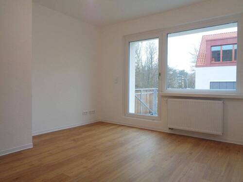 Schlafen Zug. Balkon - 3 Zimmer Etagenwohnung zur Miete in Wedel