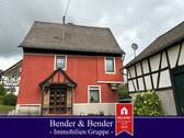 www.bender-immobilien.de - *RESERVIERT* Ruhig gelegenes Einfamilienhaus mit Garten, zwei Garagen und Scheune in idyllischer Lage!