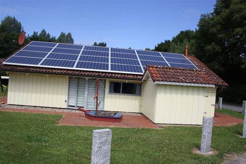 Seitenansicht m. Photovotaikanlage - 4 Zimmer Mehrfamilienhaus, Wohnhaus zum Kaufen in Otterndorf