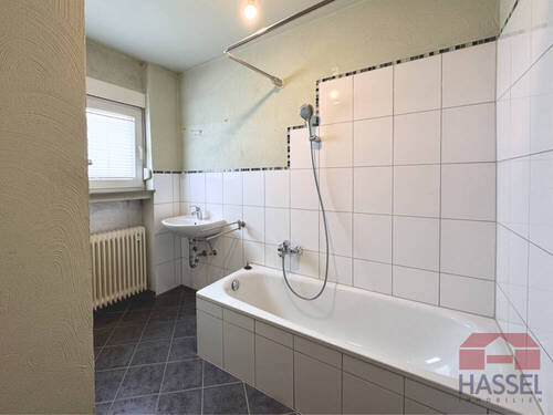 und separatem Badezimmer - 