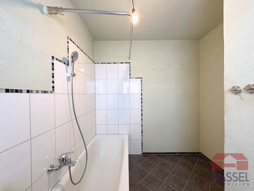 mit Badewanne - 