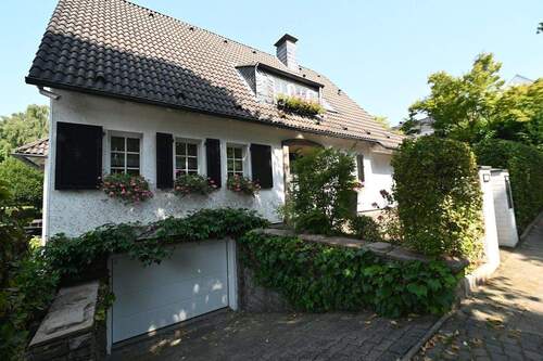 Außenansicht - 6 Zimmer Einfamilienhaus zum Kaufen in Essen