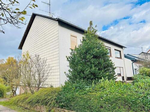 Seitenansicht - 9 Zimmer Einfamilienhaus in Greimerath