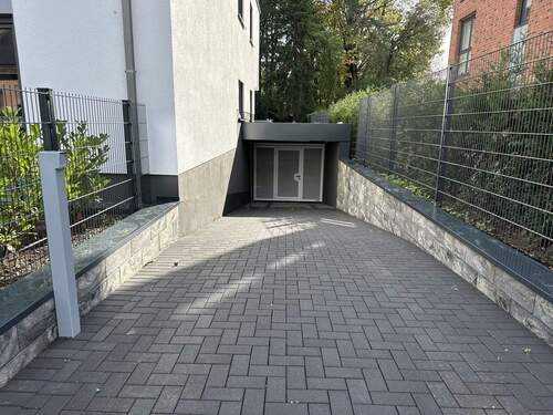 Tiefgaragenzufahrt - 