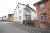15210391-Seitliche Ansicht Wohnhaus - 6 Zimmer Mehrfamilienhaus, Wohnhaus zum Kaufen in Schaafheim