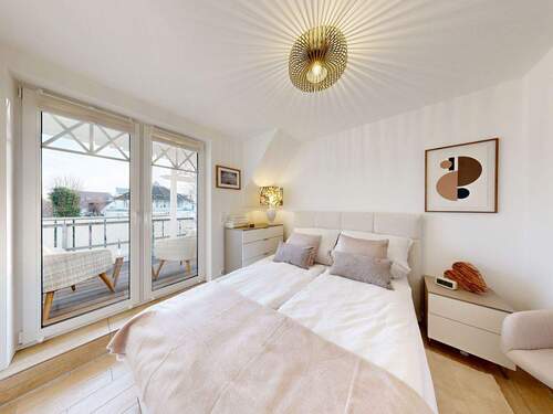 Schlafzimmer 2 mit Zugang zum Balkon in Süd-Ausrichtung - 