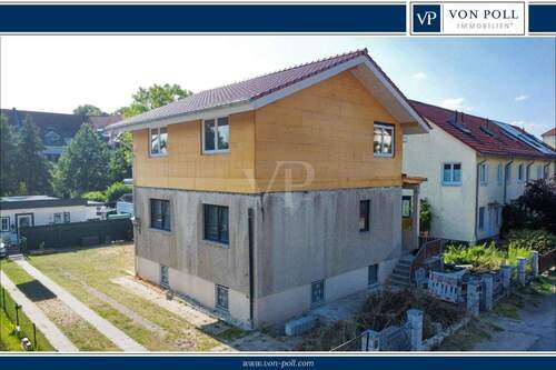 Titel - Einfamilienhausrohbau in bester Pankower Lage mit familienfreundlichen 8 geplanten Zimmern