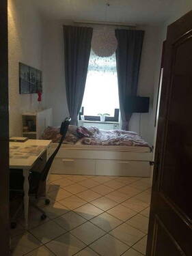 Arbeits- oder Kinderzimmer - 