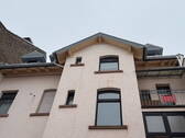 Aussensicht Hifseite, Balkon - Etagenwohnung mit 100,00 m&sup2; in Frankfurt am Main zum Kaufen