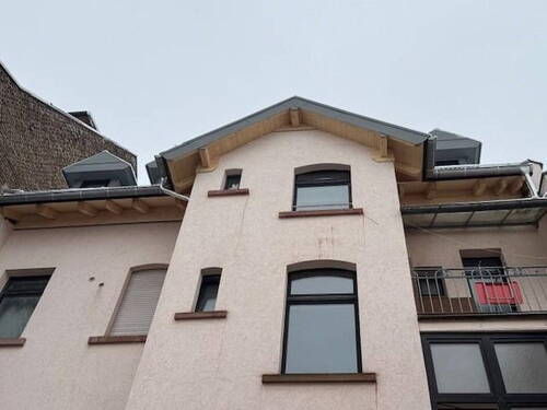 Aussensicht Hifseite, Balkon - Etagenwohnung mit 100,00 m&sup2; in Frankfurt am Main zum Kaufen