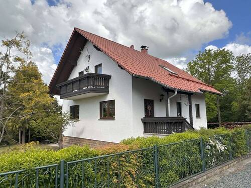 Haus - 5 Zimmer Einfamilienhaus zum Kaufen in Werdau
