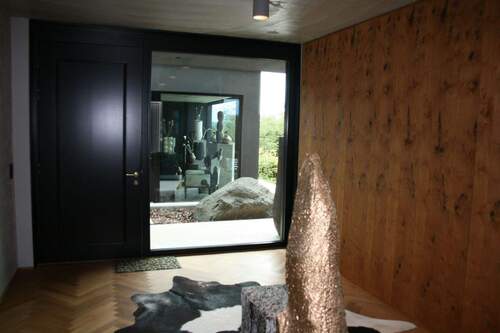 Hauseingang Blick Richtung Kubus - 