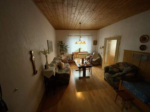 Wohnzimmer im EG - 6 Zimmer Einfamilienhaus in Suhl