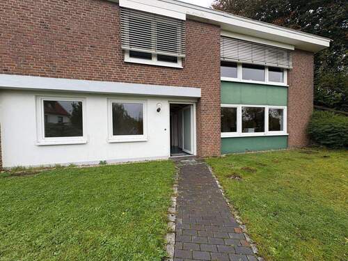 Seiteneingang untere Etage - Einfamilienhaus mit 235,00 m&sup2; in Obernkirchen zum Kaufen