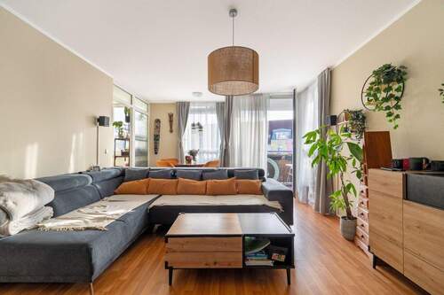 Wohnzimmer - Wohnen am Wasser - Lichtdurchflutete 2-Zimmer-Wohnung mit Balkon und Aufzug