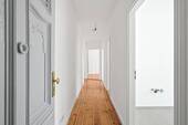 Flur - Wohnen im Prenzlauer Berg: Helle 3-Zimmer-Altbauwohnung mit Balkon