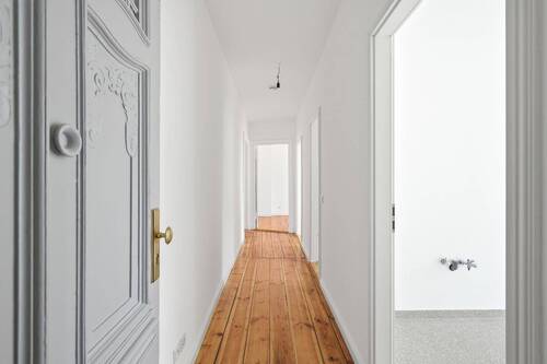 Flur - Wohnen im Prenzlauer Berg: Helle 3-Zimmer-Altbauwohnung mit Balkon
