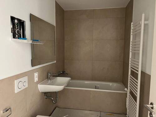 Bad mit Badewanne - 