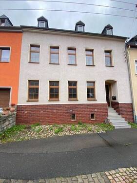 Straßenansicht - 1 Zimmer Mehrfamilienhaus, Wohnhaus zum Kaufen in Lößnitz