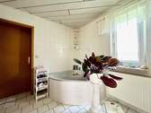 Badezimmer mit Wanne - 
