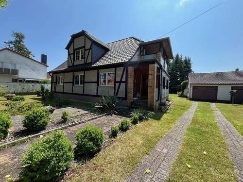 Objektansicht - Charmantes EFH mit Nebengebäude, großzügigem Grundstück und Garage - Ihr neues Zuhause wartet!