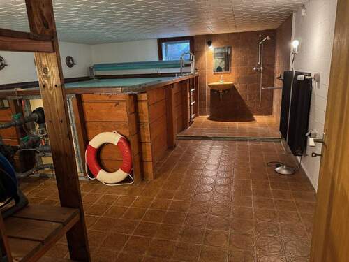 Vollkeller mit gr. Whirlpool - 