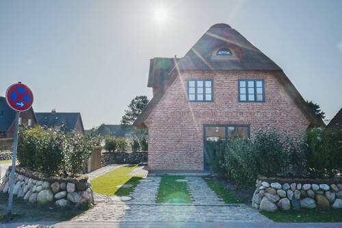 Nordansicht + Stellplatz - Mehrfamilienhaus, Wohnhaus mit 167,00 m² in Wenningstedt-Braderup (Sylt) zum Kaufen