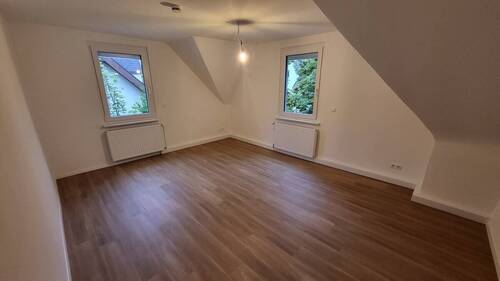 Zimmer 1_www.villingen.immobilien - Sanierte Dachgeschosswohnung - 820,00 EUR Kaltmiete, ca.  74,00 m² Wohnfläche