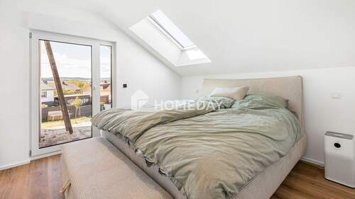 1. OG Elternschlafzimmer 1 - 