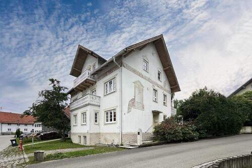 Hausansicht - 3-Zimmer-Etagen-Wohnung Vilgertshofen-Issing