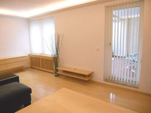 Wohnzimmer/ Terrasse - 2 Zimmer Etagenwohnung in Berlin