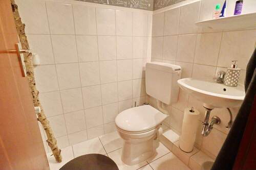 Gäste-WC - 4 Zimmer Etagenwohnung in Henstedt-Ulzburg