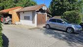 Garage mit Stellplätzen - 
