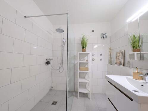 Badezimmer - Etagenwohnung mit 78,00 m² in Kassel zum Kaufen
