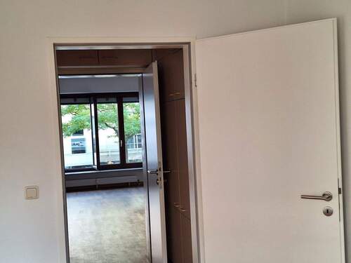 Blick ins Wohnzimmer - 