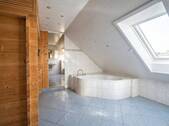 Badezimmer mit Eckbadewanne - 