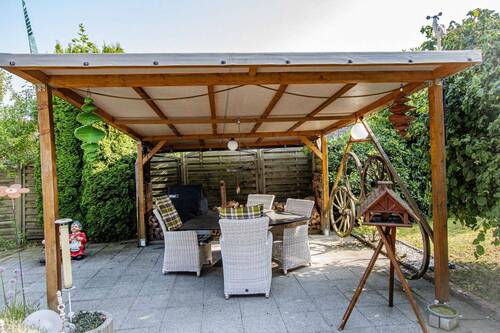 Überdachte Sitzecke im Garten - Einfamilienhaus mit 92,00 m&sup2; in Iserlohn zum Kaufen