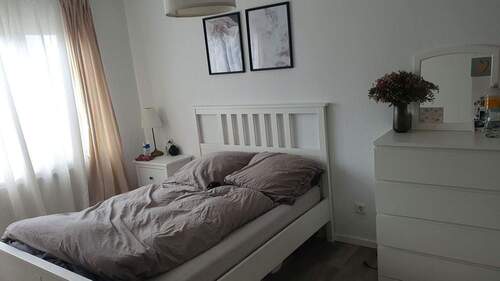 Schlafzimmer richtung Fenster - 1 Zimmer Etagenwohnung zur Miete in Nürnberg