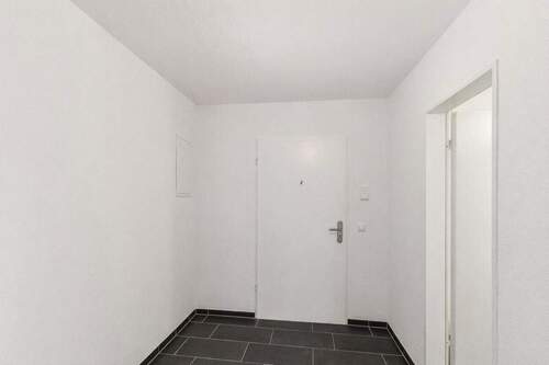 Flur - 1 Zimmer Terrassenwohnung zum Kaufen in München