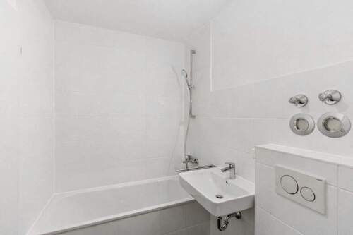 Bad - Terrassenwohnung mit 56,50 m&sup2; in München zum Kaufen