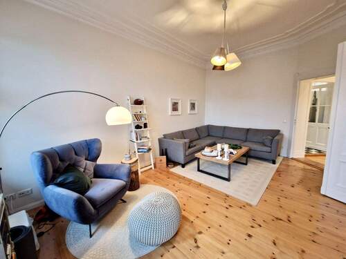 schönes Zusammenspiel von Dielen und Stuck - Etagenwohnung mit 95,00 m&sup2; in Berlin zum Kaufen