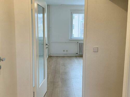 Blick vom Flur ins Wohnzimmer - 