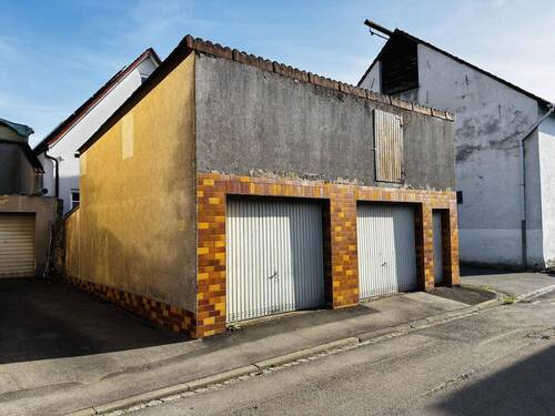 bequemes Parken am Haus: die Doppelgarage mit Schrägdach - 