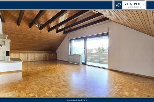 Wohnzimmer - Große 4-Zimmer-Wohnung inkl. Garage