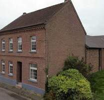 Ehemaliger Bauernhof mit zwei Wohnhäusern und Nebengebäuden in Hückelhoven