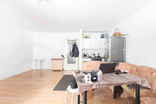 Wohnzimmer mit Küche - Etagenwohnung mit 40,40 m&sup2; in Magdeburg zum Kaufen