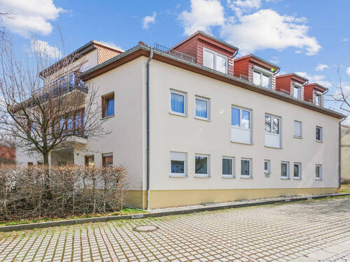 Außenansicht 2 - Hell & barrierefrei: Stilvolles 7-Zi.-Gewerbe in Neustadt (Sa) als Büro, Praxis o. Studio mietbar!
